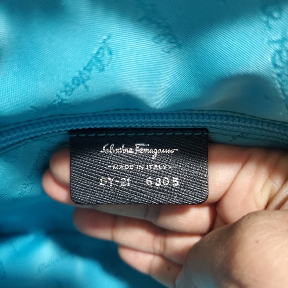 Salvatore Ferragamo Black Gancini Leather Shoulder Bag - Picture 11 of 14